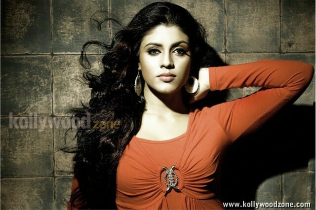 Actress Iniya Latest Pictures