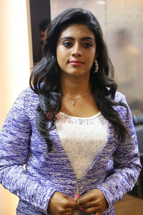 Actress Iniya New Pictures