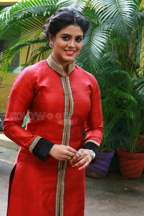 Actress Iniya New Stills