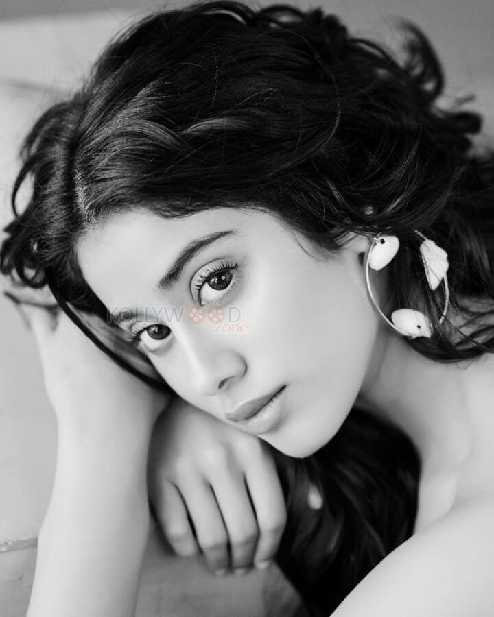 Actress Janhvi Kapoor Black And White Pictures 01