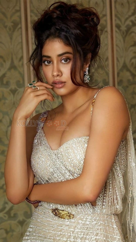 Actress Janhvi Kapoor Sexy Photoshoot Pics