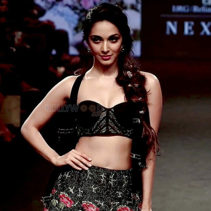 Actress Kiara Advani Sexy Rampwalk Pictures