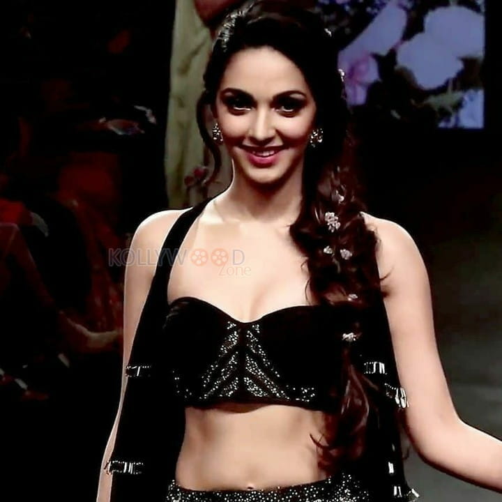 Actress Kiara Advani Sexy Rampwalk Pictures