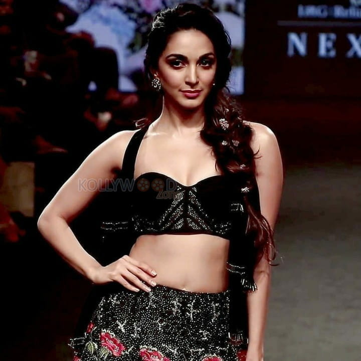 Actress Kiara Advani Sexy Rampwalk Pictures