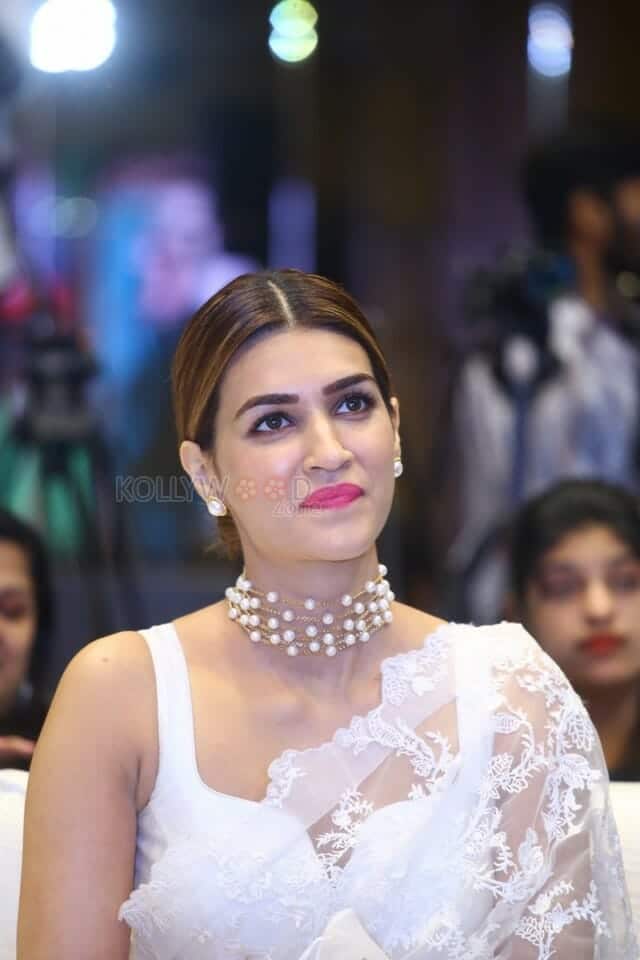 Actress Kriti Sanon at Thodelu Pre Release Event Photos 11