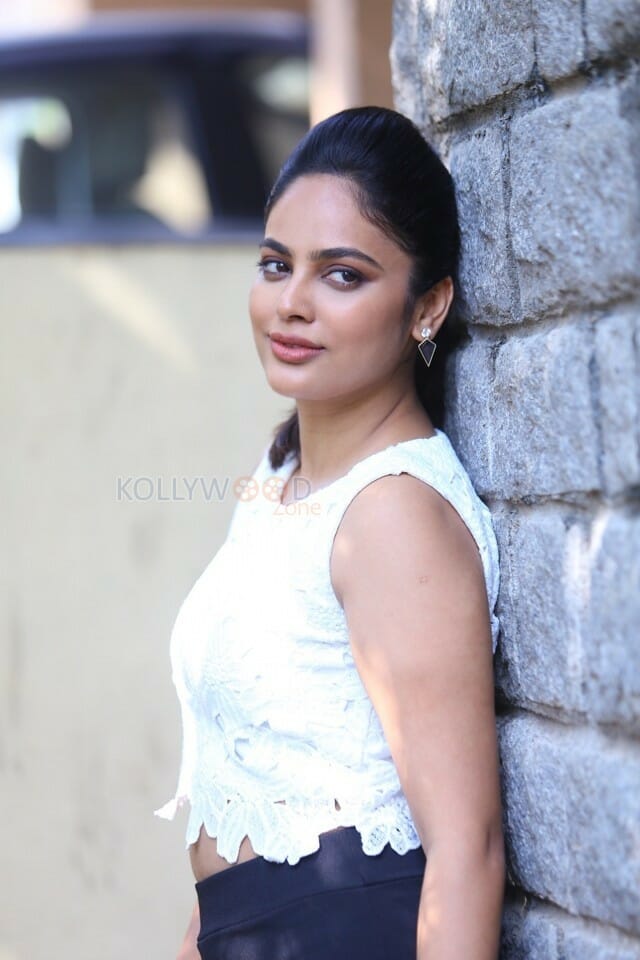 Actress Nandita Swetha At Bluff Master Interview Pictures