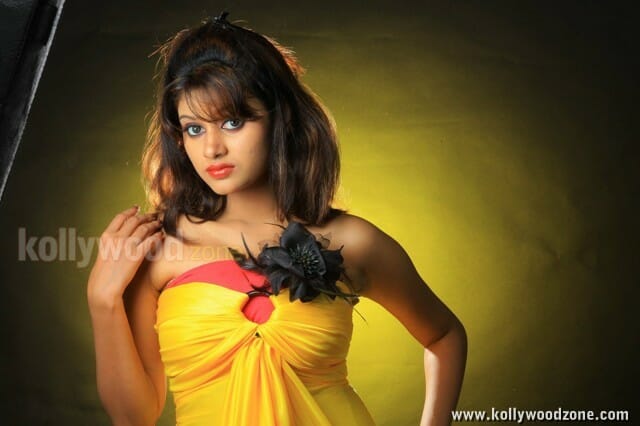 Actress Oviya Latest Sexy Photos