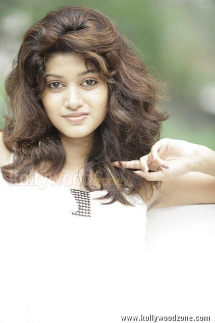 Actress Oviya Latest Sexy Photos