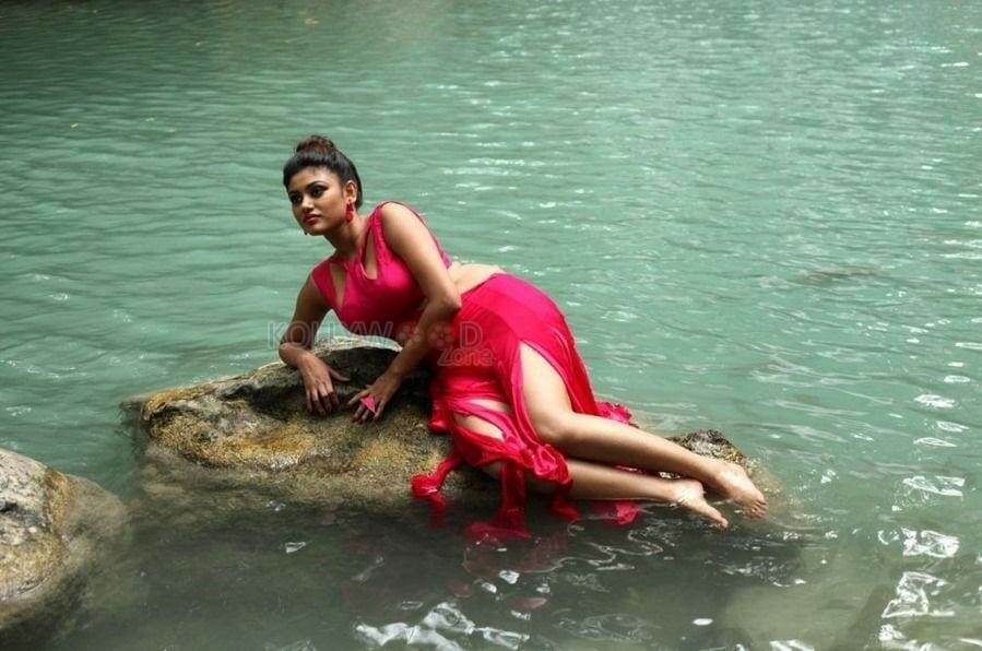 Actress Oviya Unseen Spicy Photos