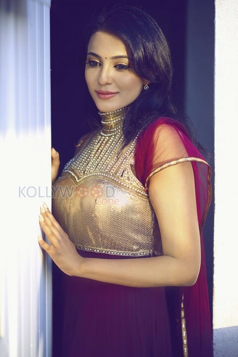 Actress Parvathy Nair Photos