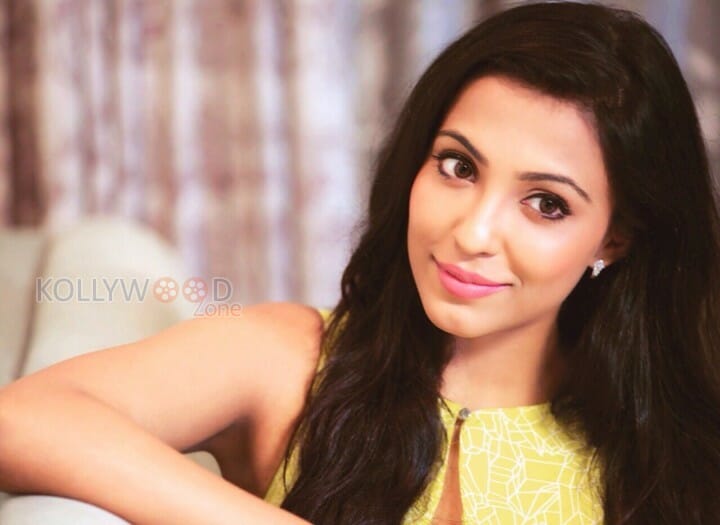 Actress Parvathy Nair Photos