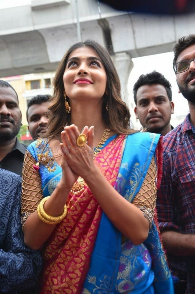 Actress Pooja Hegde At Anutex Shopping Mall Launch Photos