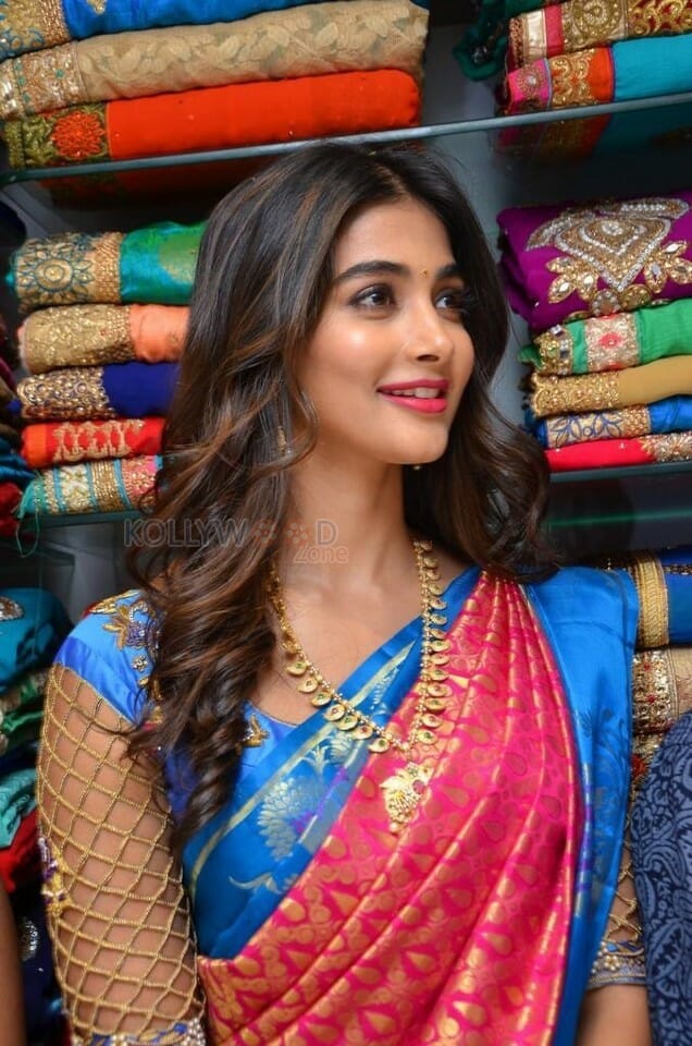 Actress Pooja Hegde At Anutex Shopping Mall Launch Photos