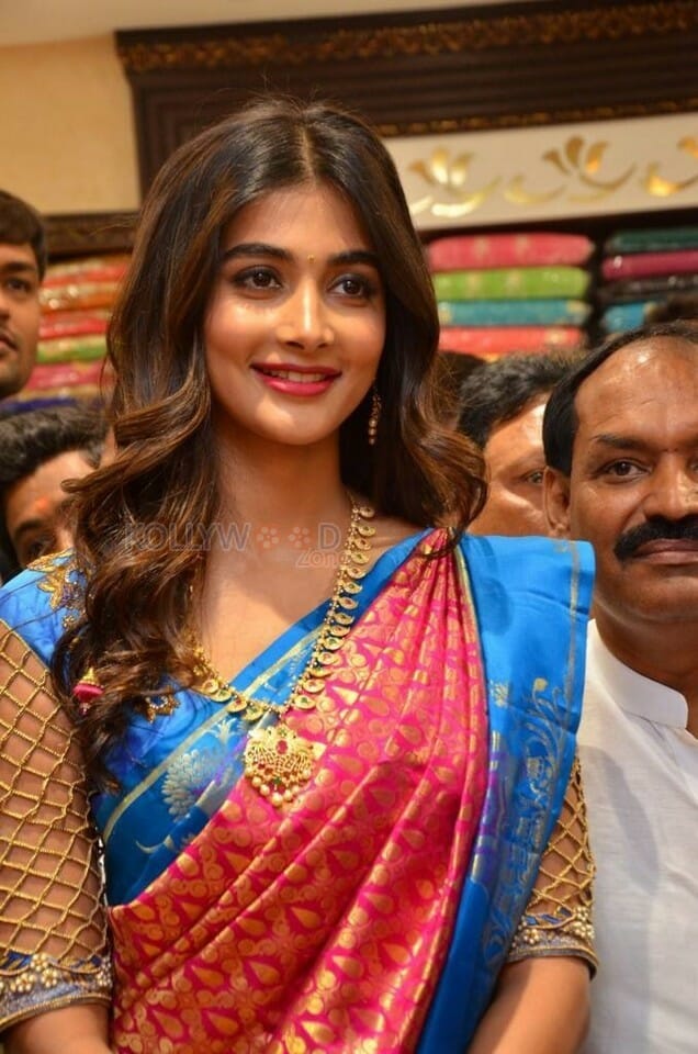 Actress Pooja Hegde At Anutex Shopping Mall Launch Photos