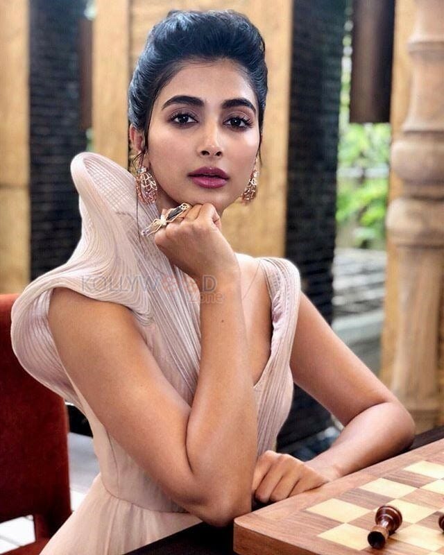 Actress Pooja Hegde Unseen Pictures