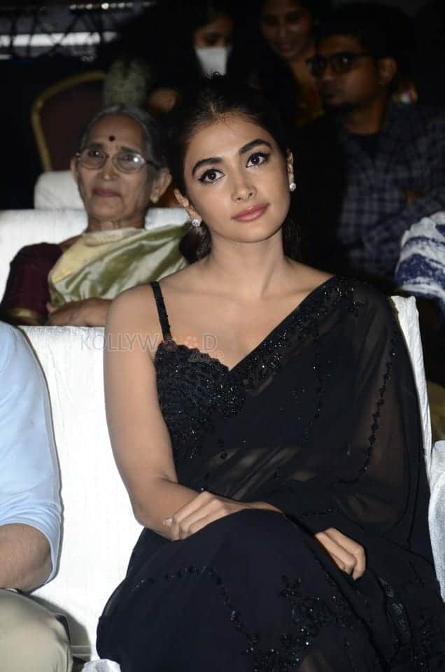 Actress Pooja Hegde at Most Eligible Bachelor Success Meet Pictures 11