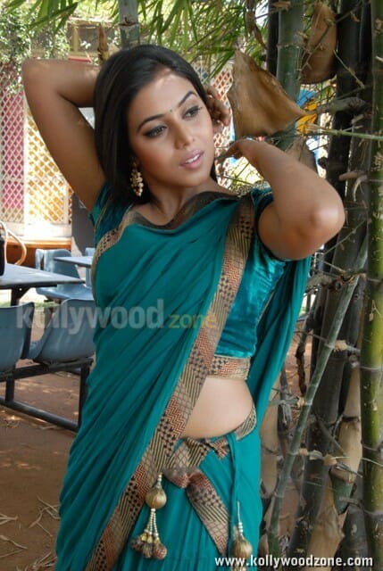 Actress Poorna Cute Sexy Saree Photos