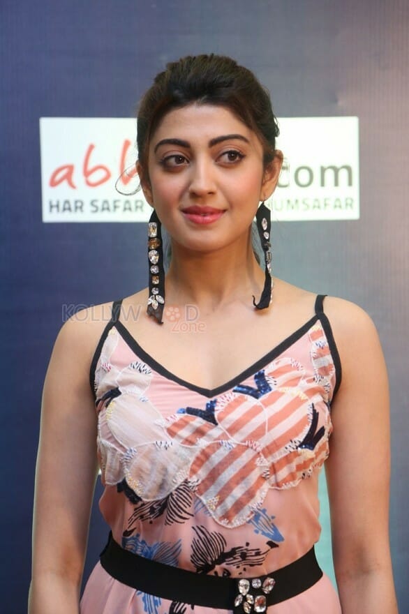 Actress Pranitha At Siima Short Film Awards Photos