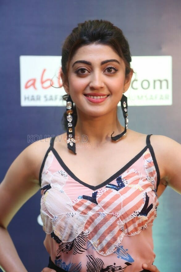 Actress Pranitha At Siima Short Film Awards Photos