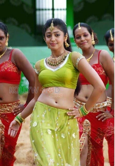 Actress Pranitha Spicy Navel Pictures