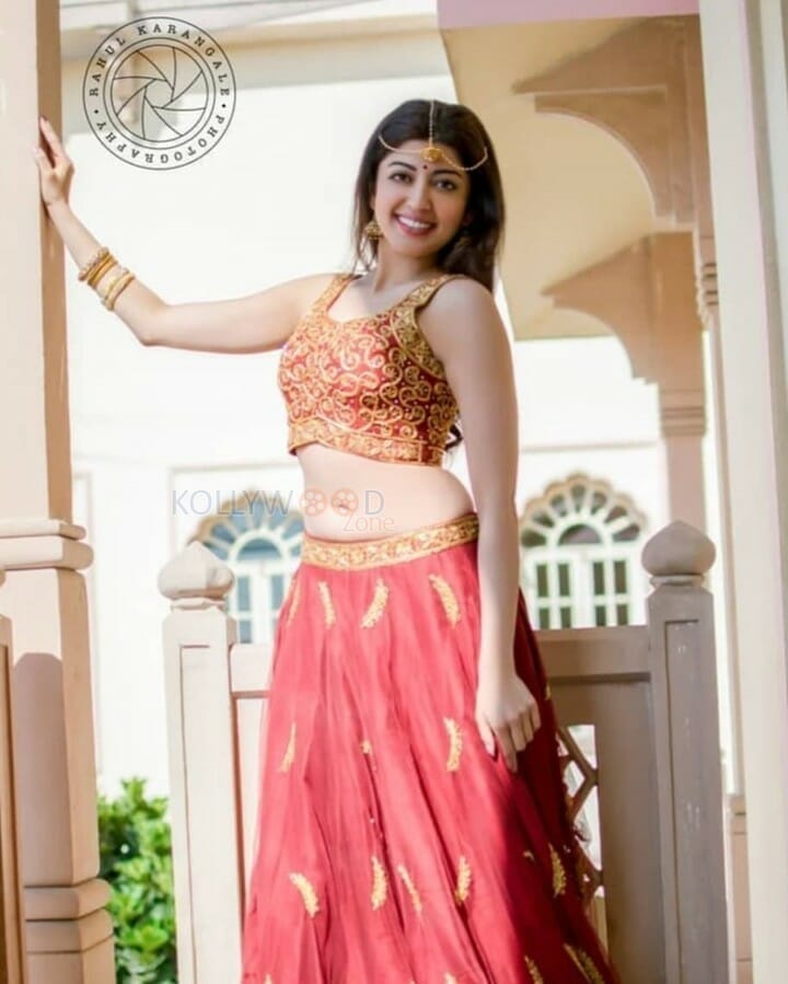 Actress Pranitha Subhash Sexy Navel Photos