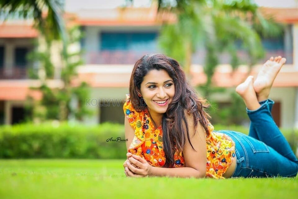 Actress Priya Bhavani Shankar New Photo Shoot Pictures