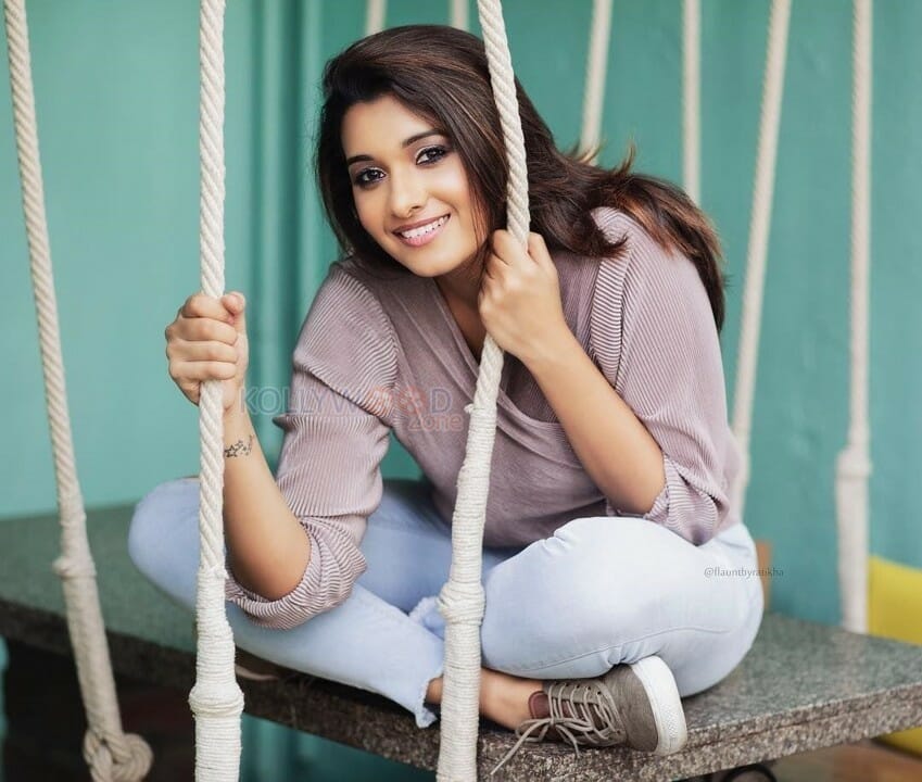 Actress Priya Bhavani Shankar New Photo Shoot Pictures