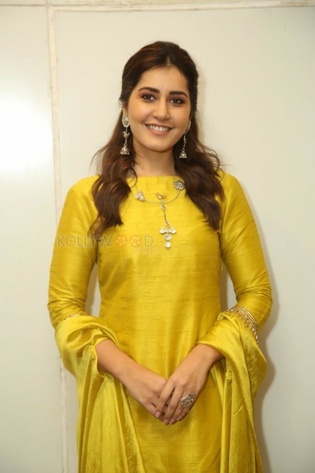 Actress Raashi Khanna At Kousalya Krishnamurthy Pre release Event Photos