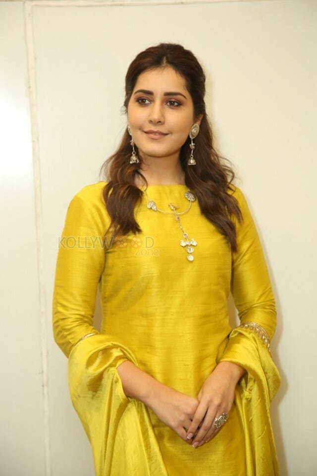 Actress Raashi Khanna At Kousalya Krishnamurthy Pre release Event Photos