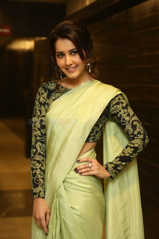 Actress Raashi Khanna Beautiful In Saree Pictures