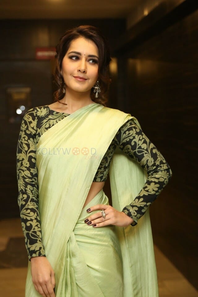 Actress Raashi Khanna Beautiful In Saree Pictures