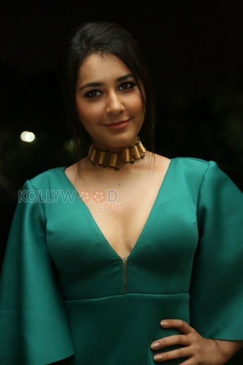 Actress Raashi Khanna Hot Cleavage At Hyper Theatrical Trailer Launch Photos