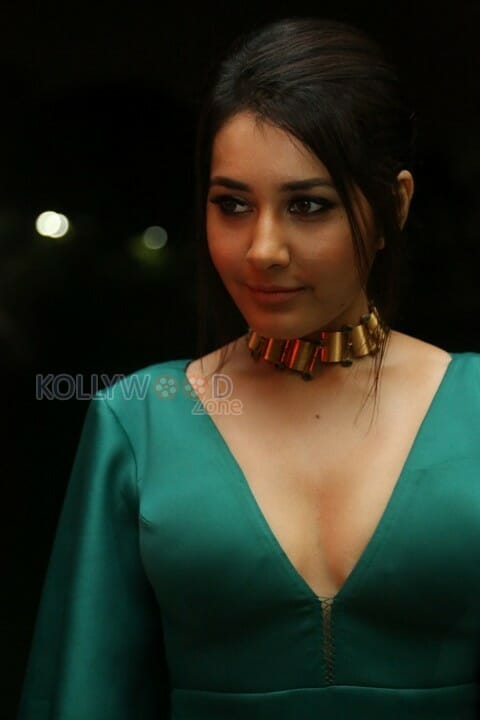 Actress Raashi Khanna Hot Cleavage At Hyper Theatrical Trailer Launch Photos