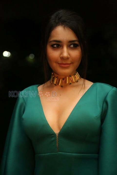 Actress Raashi Khanna Hot Cleavage At Hyper Theatrical Trailer Launch Photos