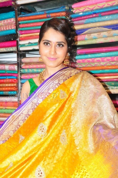 Actress Raashi Khanna In Saree At R