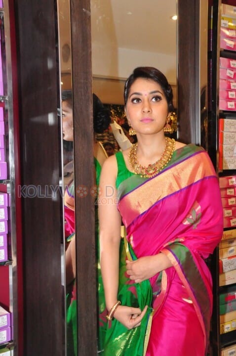 Actress Raashi Khanna In Saree At R