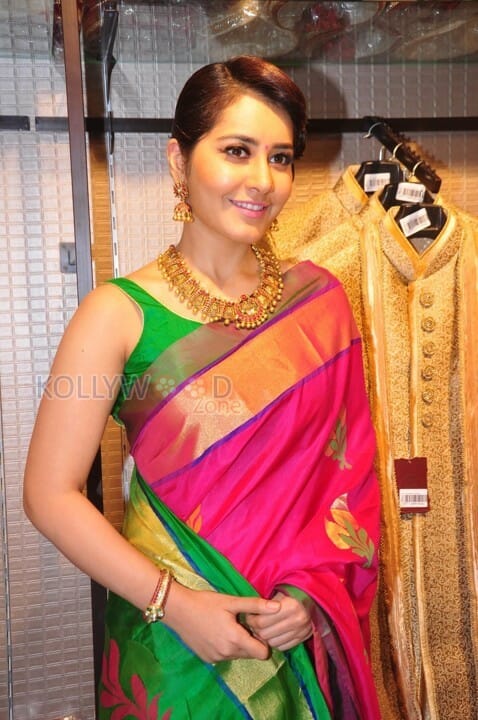 Actress Raashi Khanna In Saree At R