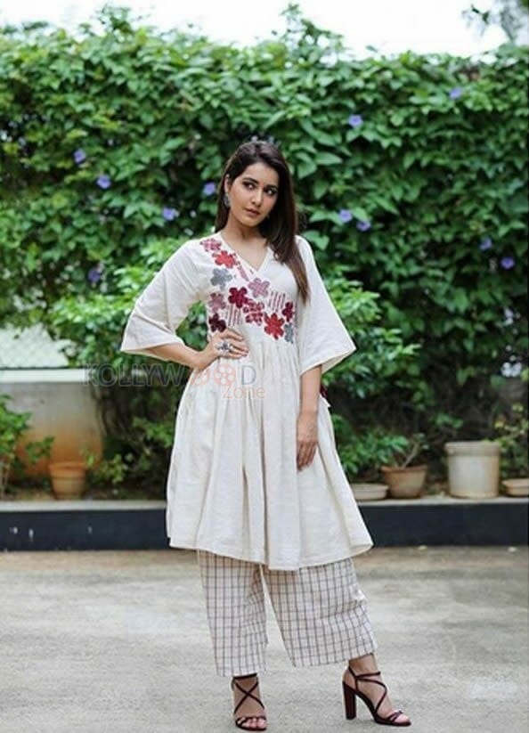 Actress Raashi Khanna Instagram Photos