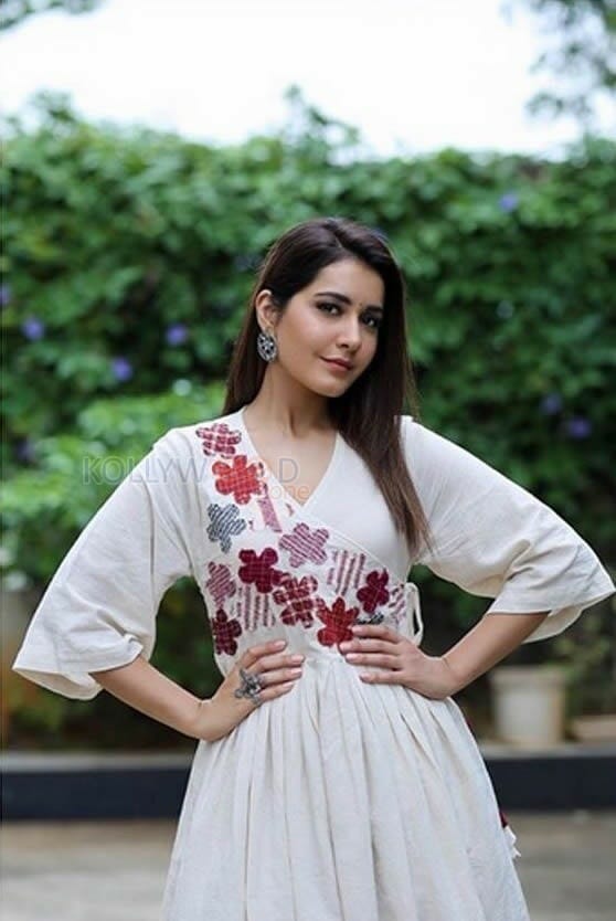 Actress Raashi Khanna Instagram Photos