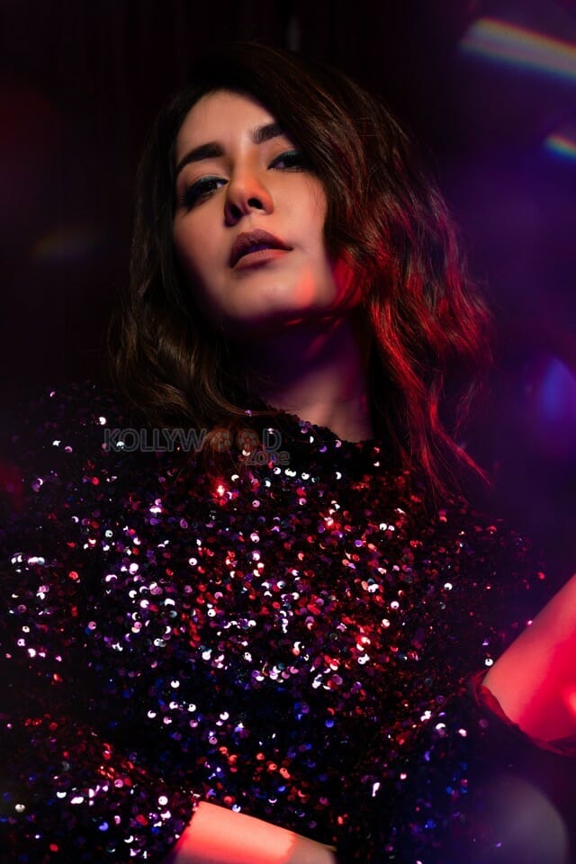 Actress Raashi Khanna Latest Photoshoot Pictures