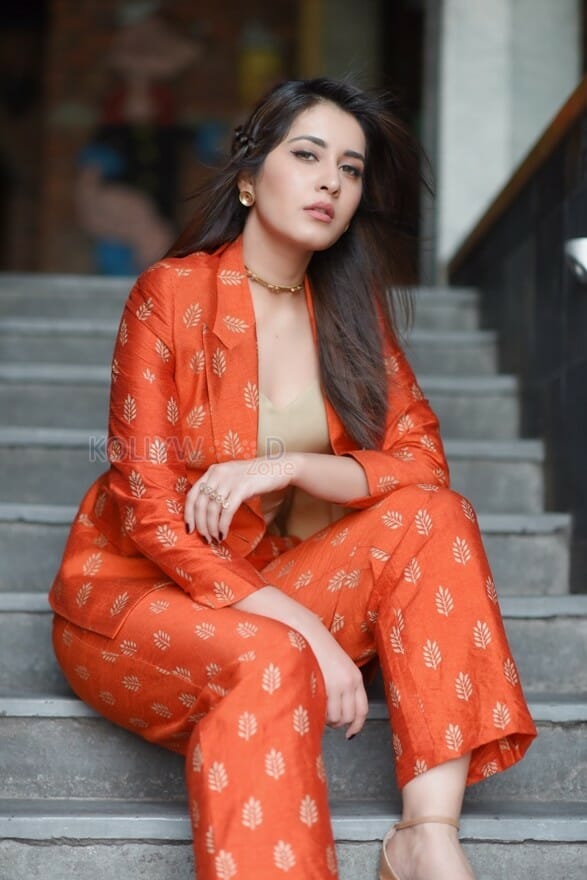 Actress Raashi Khanna Latest Photoshoot Stills