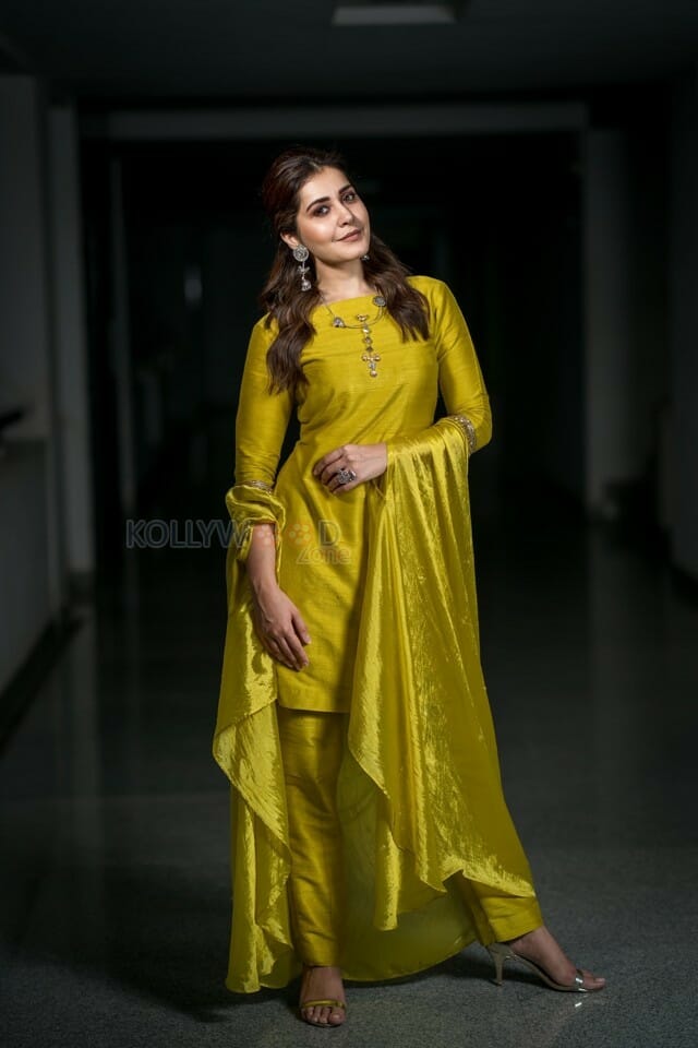 Actress Raashi Khanna Latest Pictures