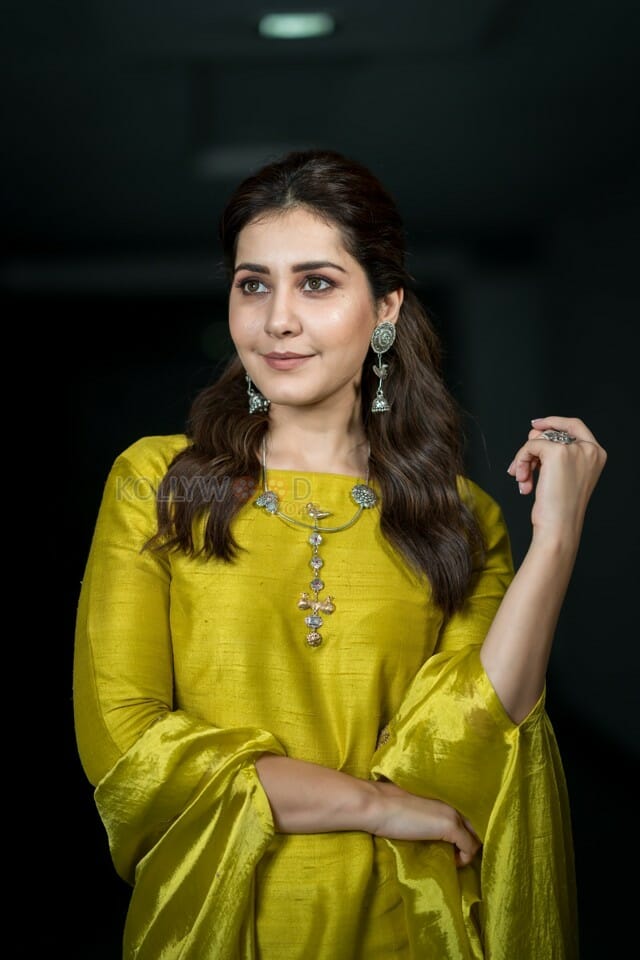 Actress Raashi Khanna Latest Pictures