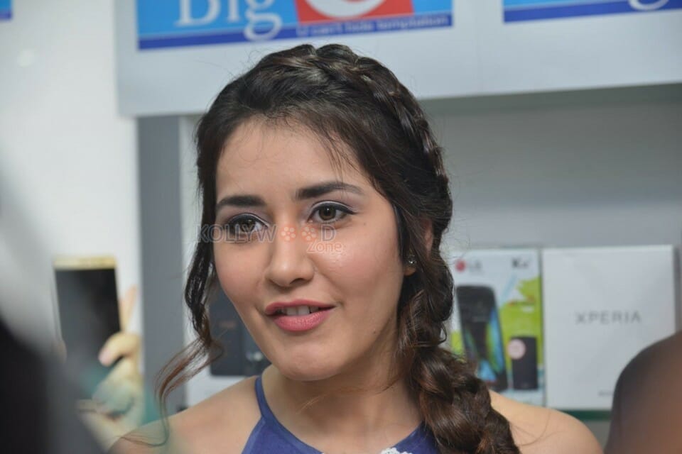 Actress Raashi Khanna Launches Big C Mobile Store At Guntur Photos