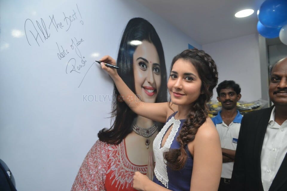 Actress Raashi Khanna Launches Big C Mobile Store At Guntur Photos