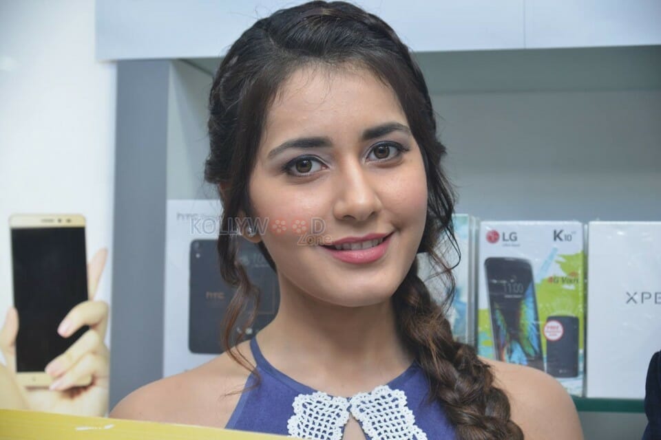 Actress Raashi Khanna Launches Big C Mobile Store At Guntur Photos