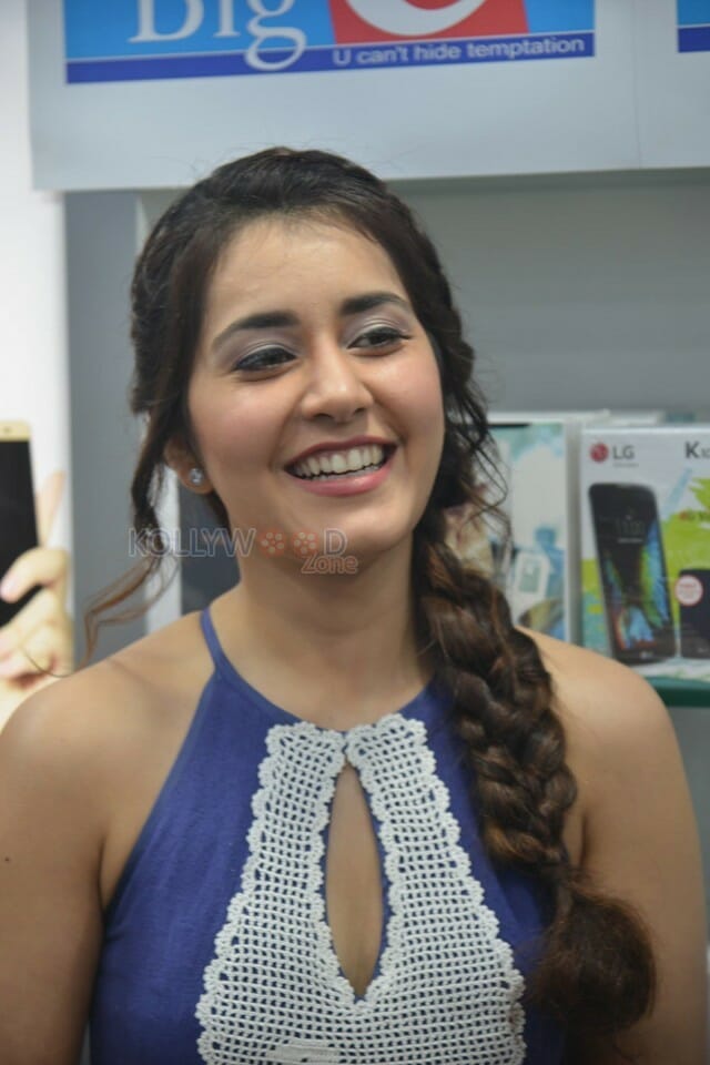 Actress Raashi Khanna Launches Big C Mobile Store At Guntur Photos