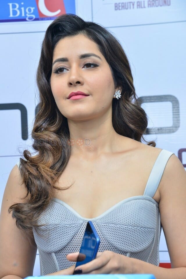 Actress Raashi Khanna Launching Honor Mobiles Photos