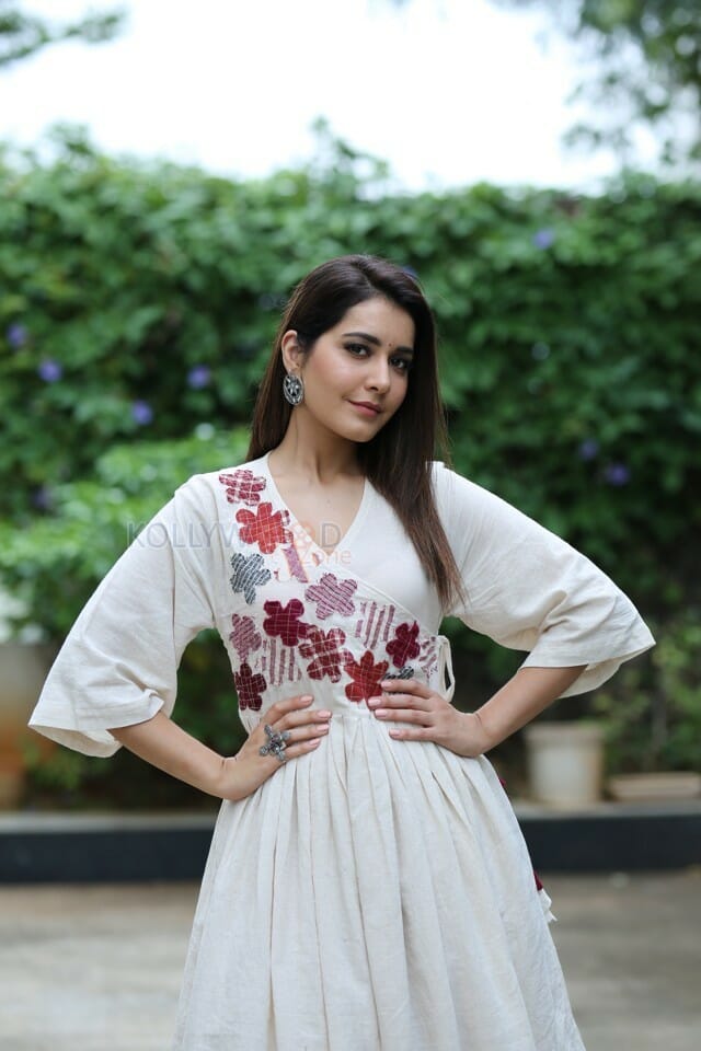 Actress Raashi Khanna New Photo Shoot Pictures