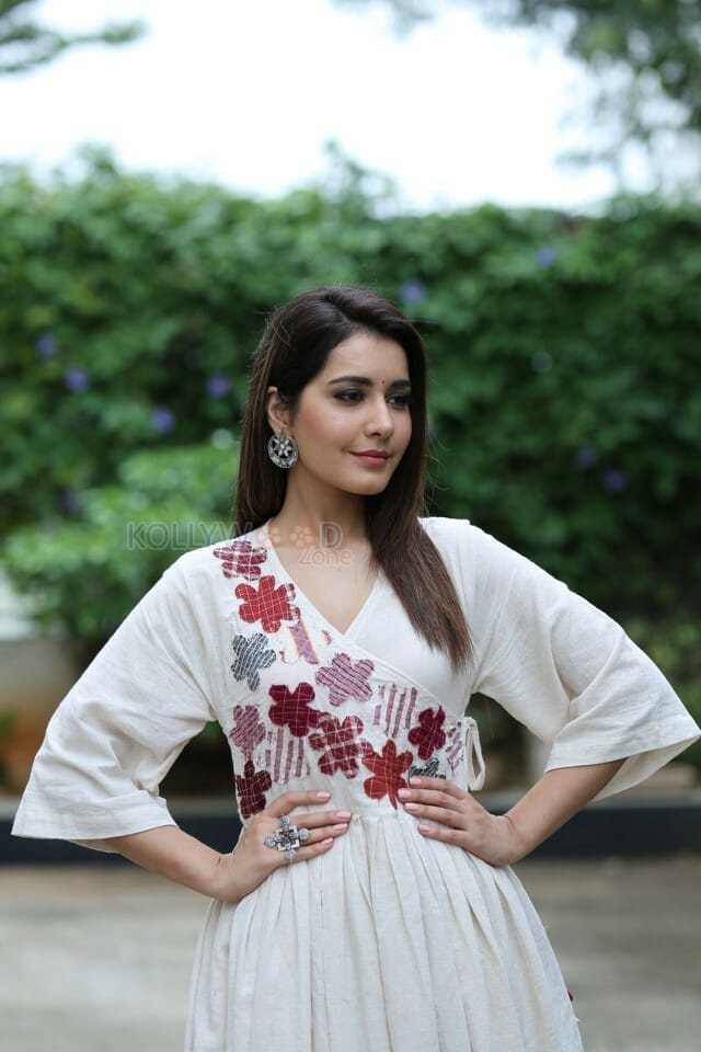 Actress Raashi Khanna New Photo Shoot Pictures